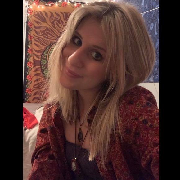 Meet your Posher, Liz - Picture 1 of 1